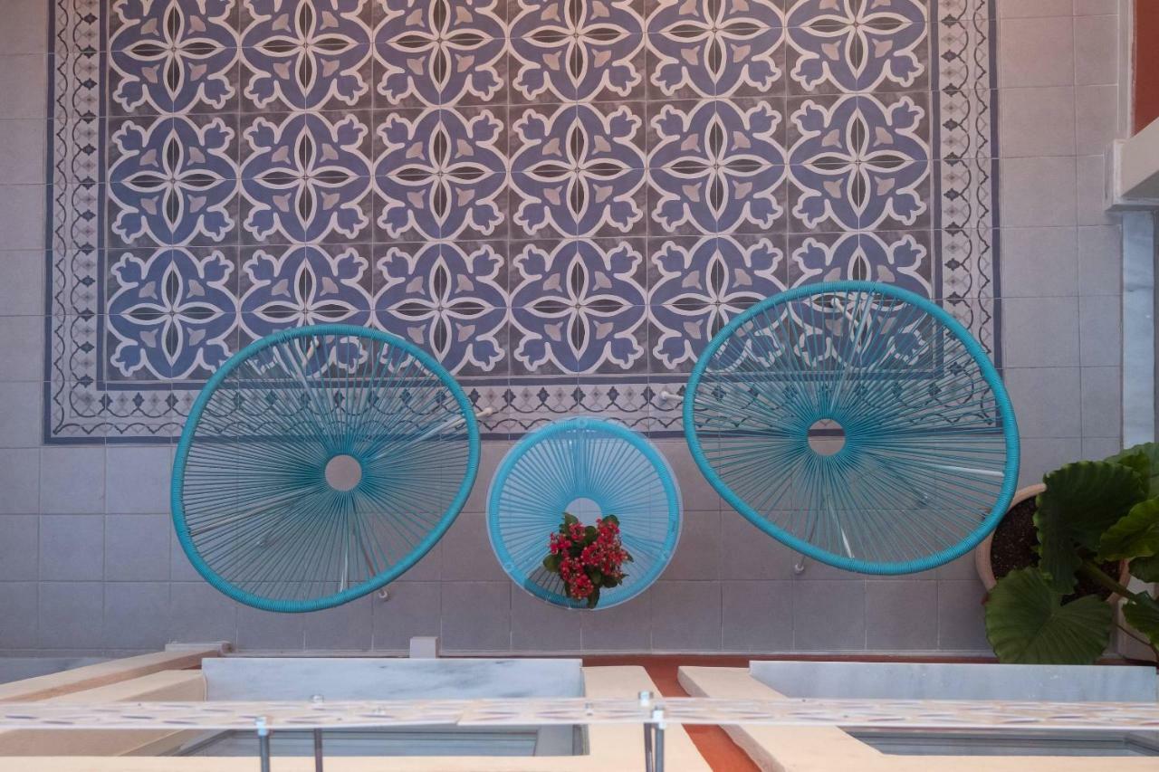 Athenian Yard * Ateny